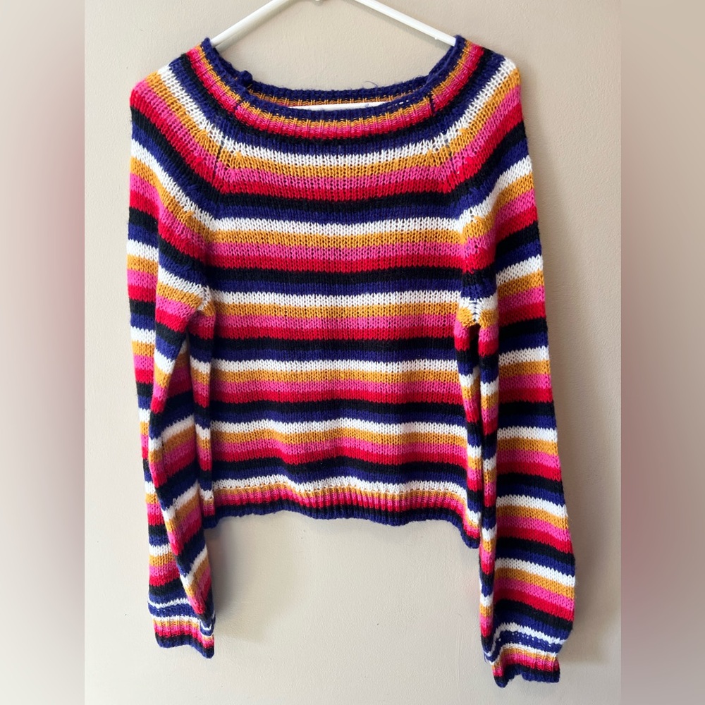 Crave Fame size M striped loose knit long sleeve sweater 💯 polyester. Round neck